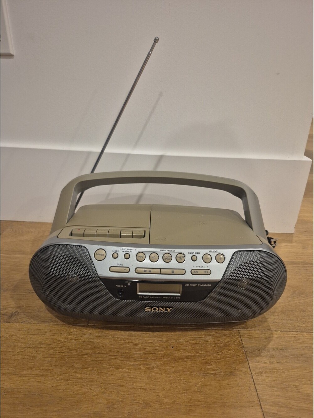 Sony CFD-S05 CD Cassette Playee Boombox AM/FM Radio Mega Bass Tested Works